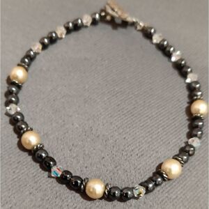 Metallic and pearl beaded bracelet
